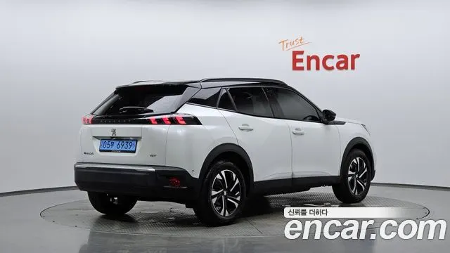 PEUGEOT E-2008 2023