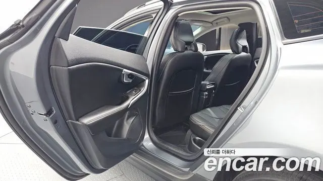 VOLVO V40 CROSS COUNTRY 2019 — 91 200 км, серый, Корея — под ключ — фото 12