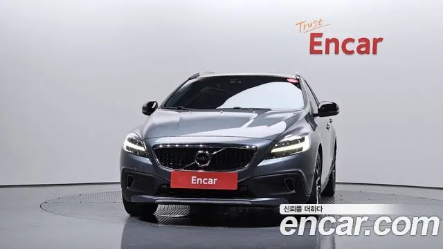 VOLVO V40 CROSS COUNTRY 2019 — 91 200 км, серый, Корея — под ключ — фото 3