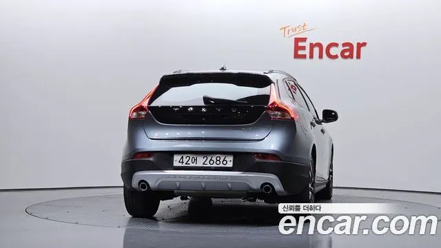VOLVO V40 CROSS COUNTRY 2019 — 91 200 км, серый, Корея — под ключ — фото 4