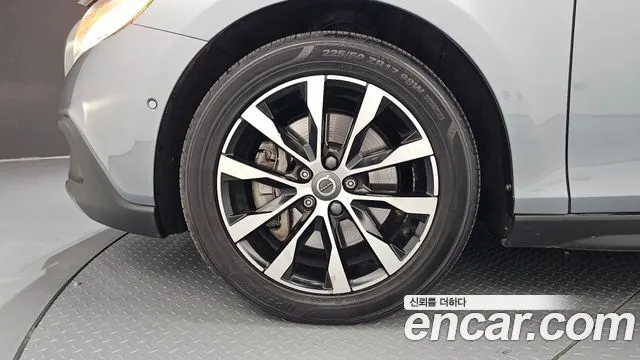 VOLVO V40 CROSS COUNTRY 2019 — 91 200 км, серый, Корея — под ключ — фото 5