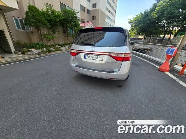 HONDA ODYSSEY 2013 — 220 000 км, серебристо-серый, Корея — под ключ — фото 2