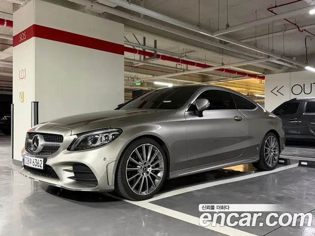 MERCEDES-BENZ C-CLASS W205 2023 — 36 500 км, светло-золотистый, Корея — под ключ — фото 1
