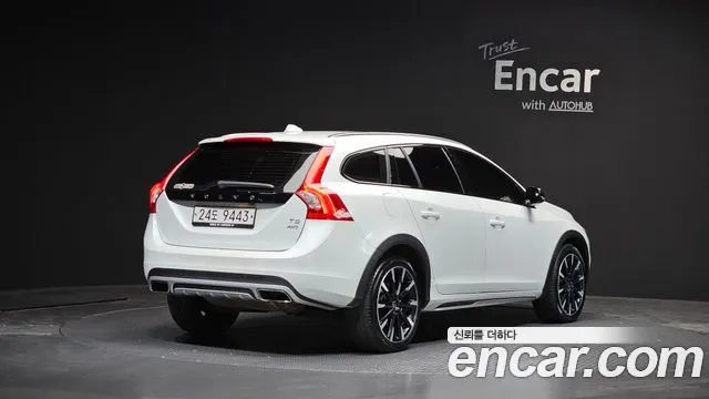 VOLVO V60 CROSS COUNTRY 2016 — 145 581 км, белый, Корея — под ключ — фото 2