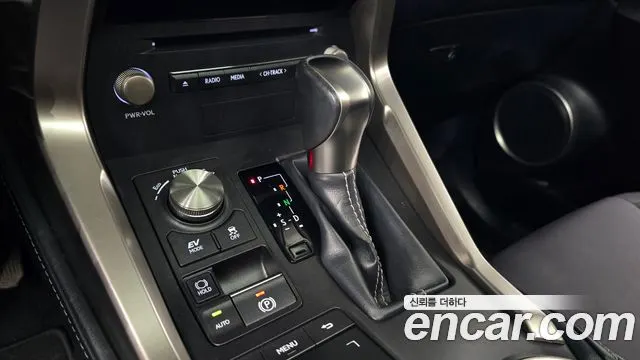 LEXUS NX300H 2019 — 128 692 км, серебристо-серый, Корея — под ключ — фото 9