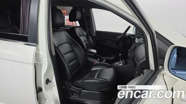 KGM KORANDO TURISMO 2019 — 60 816 км, белый, Корея — под ключ — фото 12