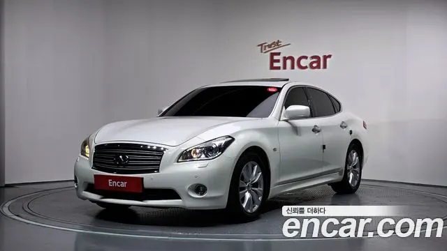 INFINITI M37 2011