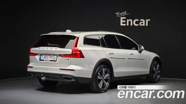 VOLVO V60 CROSS COUNTRY 2020 — 84 104 км, серебристо-серый, Корея — под ключ — фото 2