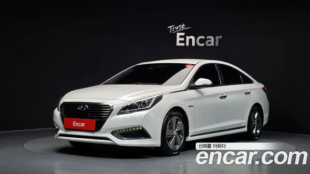 HYUNDAI SONATA HYBRID 2017 — 167 400 км, белый, Корея — под ключ — фото 1