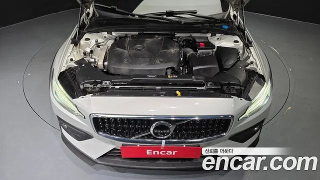 VOLVO V60 CROSS COUNTRY 2020 — 84 104 км, серебристо-серый, Корея — под ключ — фото 6