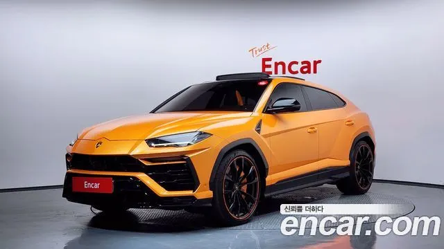 LAMBORGHINI URUS 2022