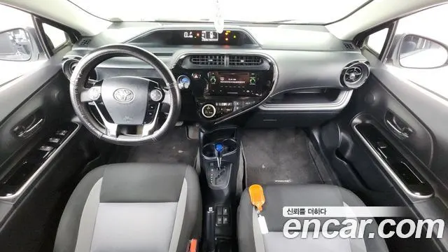TOYOTA PRIUS C 2018 — 106 132 км, белый, Корея — под ключ — фото 7