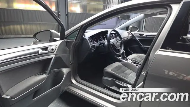 VOLKSWAGEN GOLF 2015 — 148 883 км, серебристо-серый, Корея — под ключ — фото 10