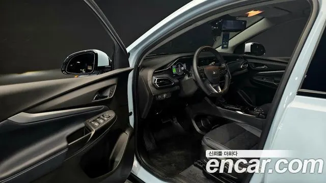 CHEVROLET BOLT 2023 — 35 740 км, светло-серебристый, Корея — под ключ — фото 10