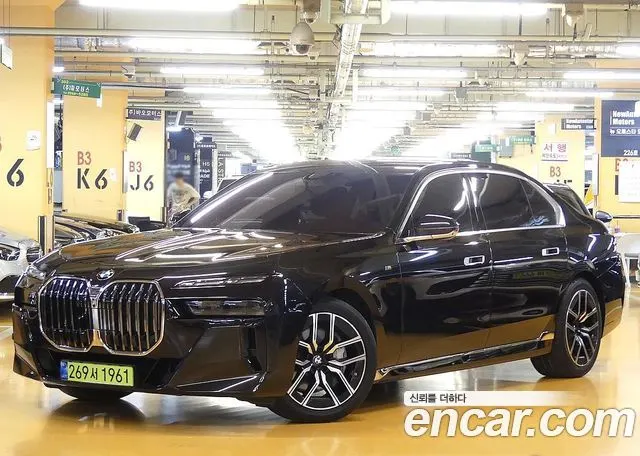 BMW 7 SERIES 2025 — 13 000 км, чёрный, Корея — под ключ — фото 12