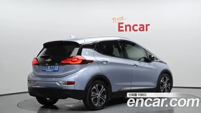 CHEVROLET BOLT 2018 — 82 695 км, светло-серебристый, Корея — под ключ — фото 2
