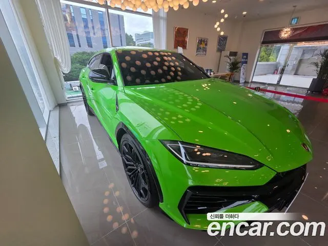 LAMBORGHINI URUS 2026