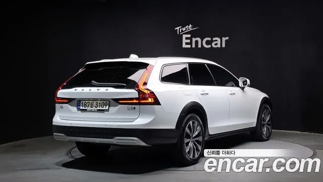 VOLVO V90 CROSS COUNTRY 2023 — 28 006 км, белый, Корея — под ключ — фото 2