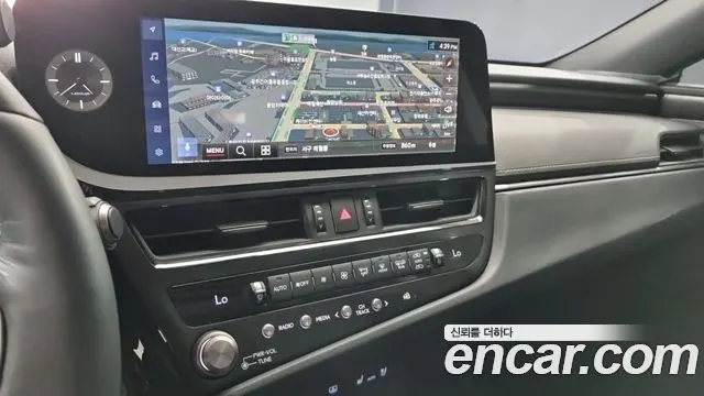 LEXUS ES300H 2023 — 45 266 км, серебристо-серый, Корея — под ключ — фото 11