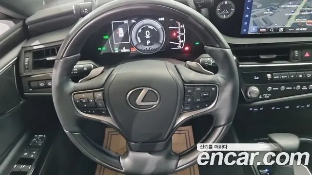 LEXUS ES300H 2023 — 45 266 км, серебристо-серый, Корея — под ключ — фото 12