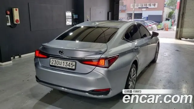 LEXUS ES300H 2023 — 45 266 км, серебристо-серый, Корея — под ключ — фото 4