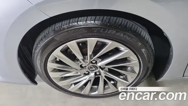 LEXUS ES300H 2023 — 45 266 км, серебристо-серый, Корея — под ключ — фото 5