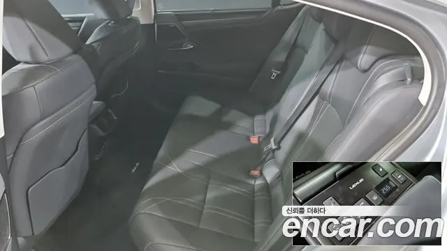 LEXUS ES300H 2023 — 45 266 км, серебристо-серый, Корея — под ключ — фото 7