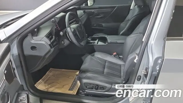 LEXUS ES300H 2023 — 45 266 км, серебристо-серый, Корея — под ключ — фото 10