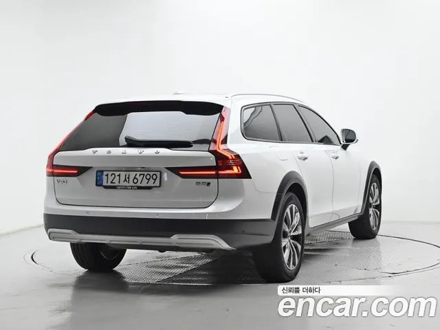 VOLVO V90 CROSS COUNTRY 2024 — 14 833 км, белый, Корея — под ключ — фото 2