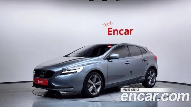 VOLVO V40 2017 — 49 747 км, серебристо-серый, Корея — под ключ — фото 1