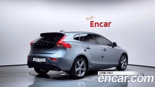 VOLVO V40 2017 — 49 747 км, серебристо-серый, Корея — под ключ — фото 2