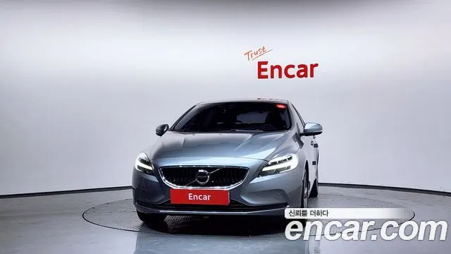 VOLVO V40 2017 — 49 747 км, серебристо-серый, Корея — под ключ — фото 3
