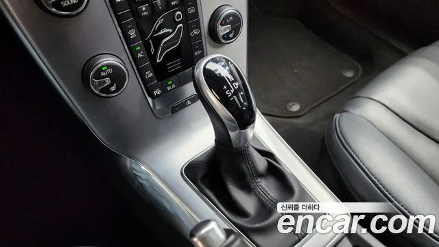 VOLVO V40 2017 — 49 747 км, серебристо-серый, Корея — под ключ — фото 9