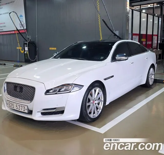 JAGUAR ALL NEW XJ 2017 — 154 755 км, белый, Корея — под ключ — фото 1