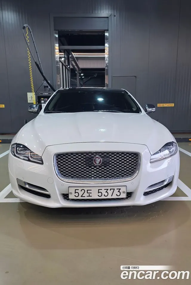 JAGUAR ALL NEW XJ 2017 — 154 755 км, белый, Корея — под ключ — фото 3