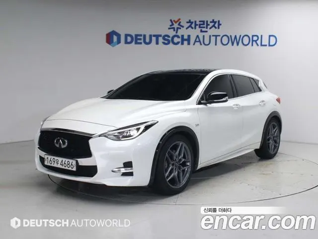 INFINITI Q30 2017