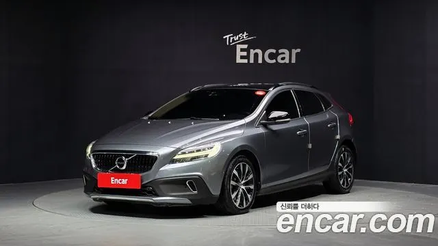 VOLVO V40 CROSS COUNTRY 2019 — 90 665 км, серый, Корея — под ключ — фото 1