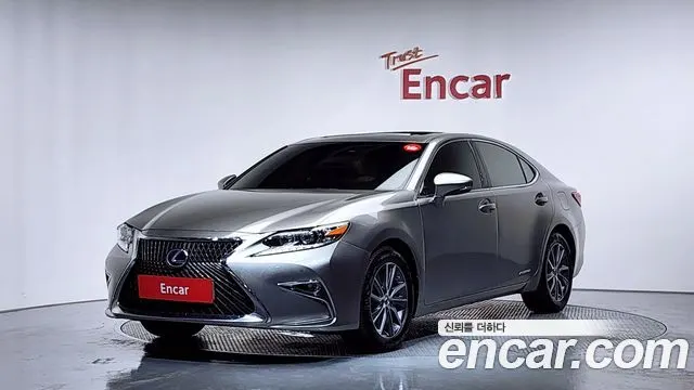LEXUS ES300H 2016 — 81 924 км, серебристо-серый, Корея — под ключ — фото 1