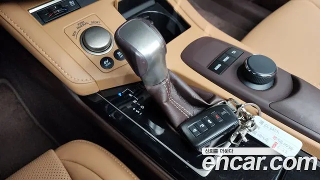 LEXUS ES300H 2016 — 81 924 км, серебристо-серый, Корея — под ключ — фото 9