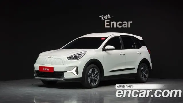 KIA NIRO PLUS 2024 — 20 496 км, белый, Корея — под ключ — фото 1