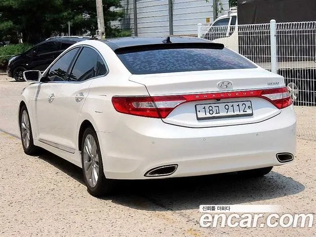 HYUNDAI GRANDEUR 2011 — 216 807 км, белый, Корея — под ключ — фото 3
