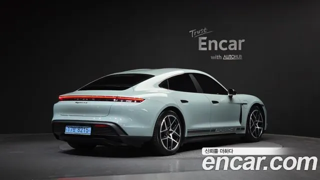 PORSCHE TAYCAN 2025
