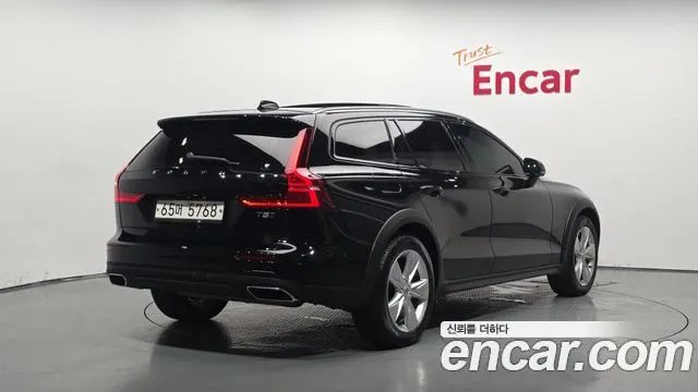 VOLVO V60 CROSS COUNTRY — из Кореи под ключ