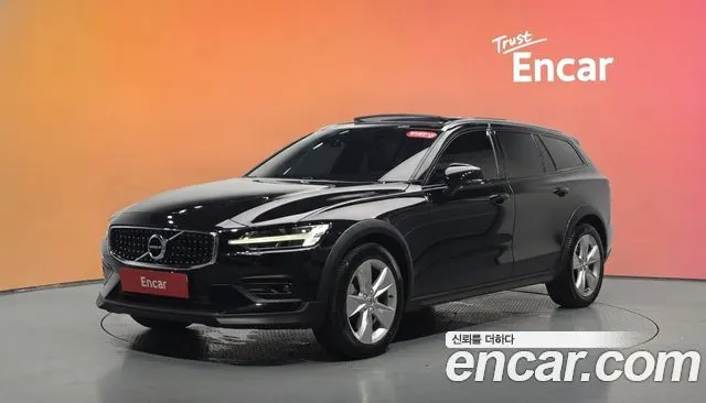 VOLVO V60 CROSS COUNTRY 2019 — 50 193 км, чёрный, Корея — под ключ — фото 2
