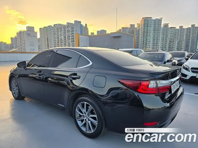 LEXUS ES300H 2018 — 190 890 км, чёрный, Корея — под ключ — фото 3