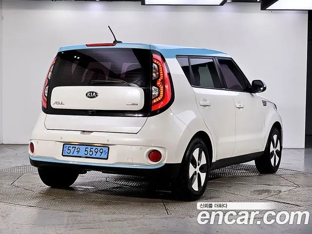 KIA SOUL 2017 — 66 000 км, белый, Корея — под ключ — фото 2