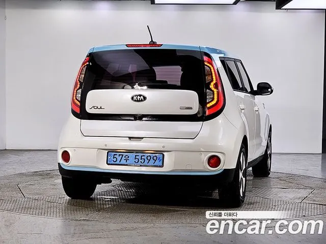 KIA SOUL 2017 — 66 000 км, белый, Корея — под ключ — фото 4