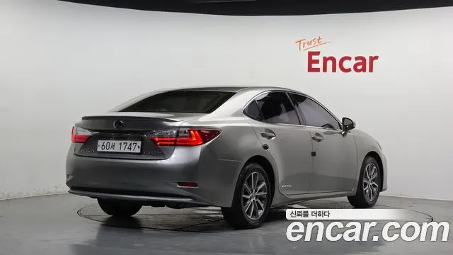 LEXUS ES300H 2017 — 60 926 км, серебристо-серый, Корея — под ключ — фото 2