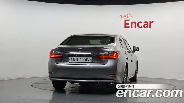 LEXUS ES300H 2017 — 60 926 км, серебристо-серый, Корея — под ключ — фото 4