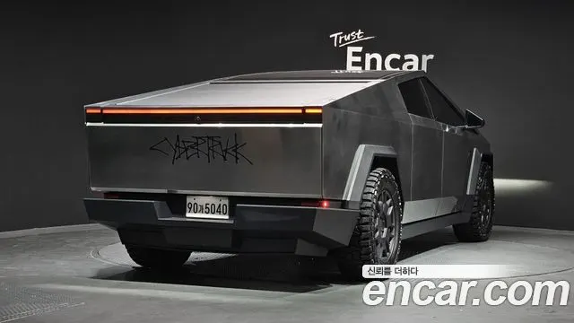 TESLA 사이버트럭 2024 — 56 323 км, серебристый, Корея — под ключ — фото 2